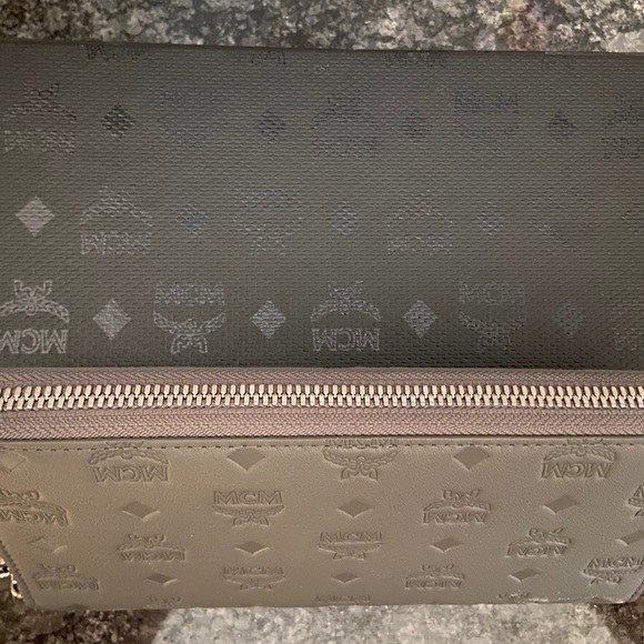 MCM Klara Leather Zip Wallet - Picture 10 of 10